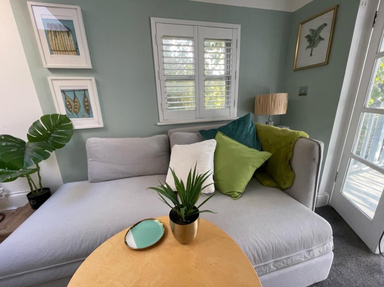 Town Centre Garden Retreat Apartment Cheltenham Exterior photo