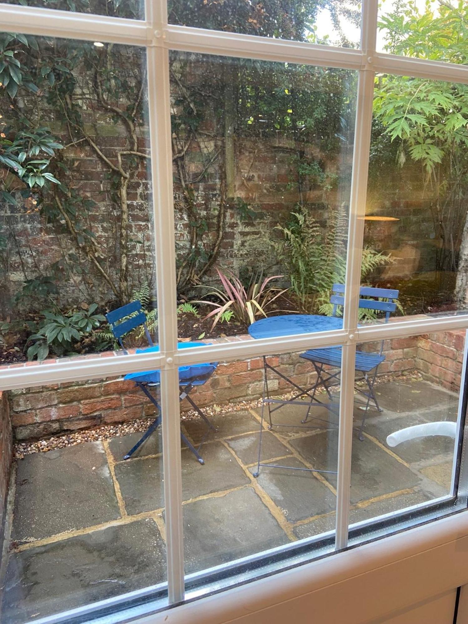 Town Centre Garden Retreat Apartment Cheltenham Exterior photo